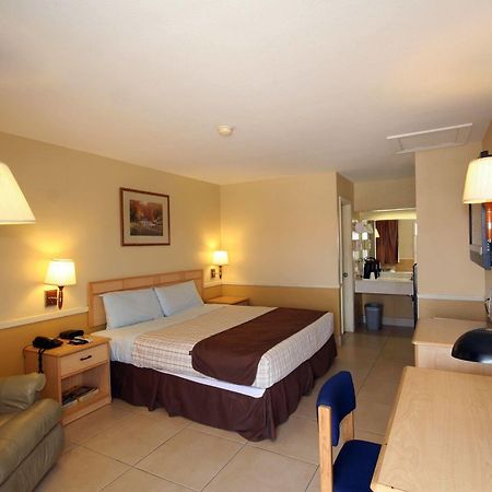 Edinburg Executive Inn Buitenkant foto