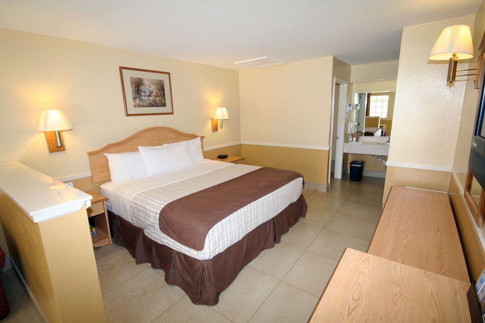 Edinburg Executive Inn Buitenkant foto